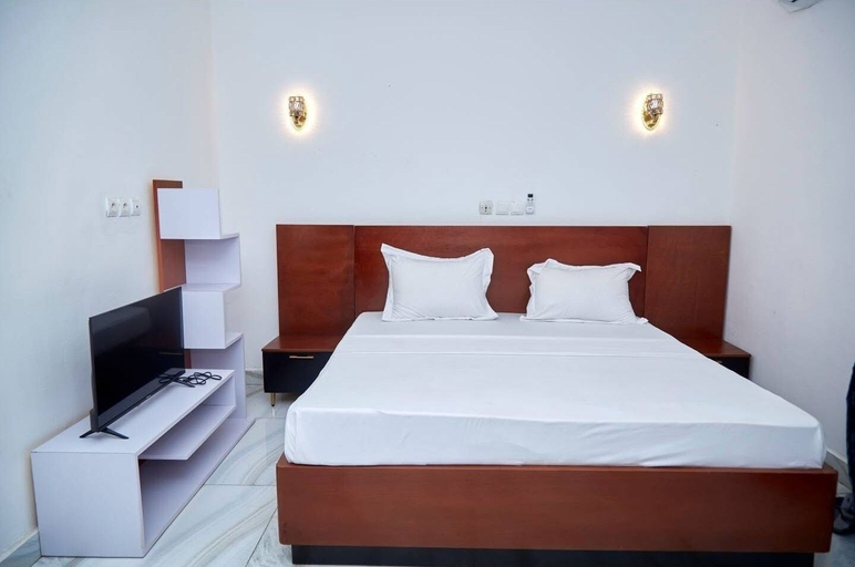 Room 4, Refuge Des Princes, Wouri