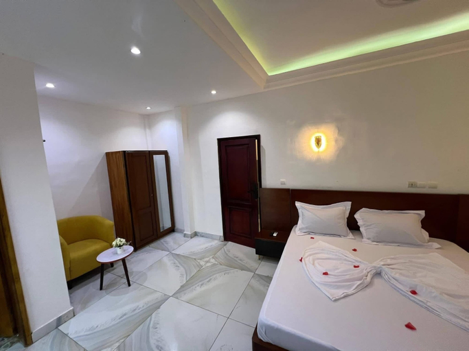 Room 2, Refuge Des Princes, Wouri