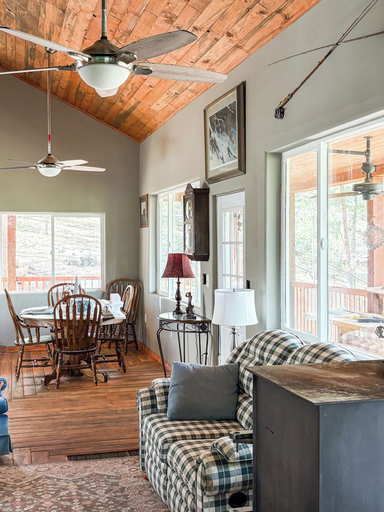 Living area 4, Ricks Mountain Retreat, Teller
