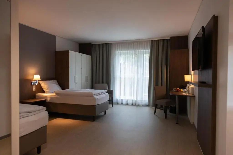 Bedroom 4, Sporthotel Treff Punkt, Wiesbaden