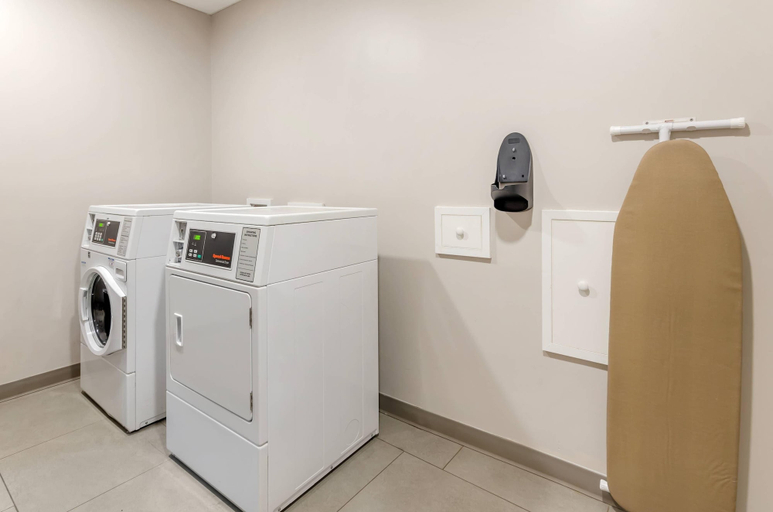 Bathroom 5, Country Inn & Suites by Radisson, Charlottesville-UVA, VA, Charlottesville