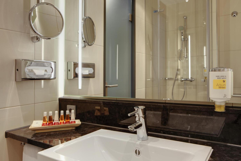 Bathroom 4, IntercityHotel Hannover, Region Hannover