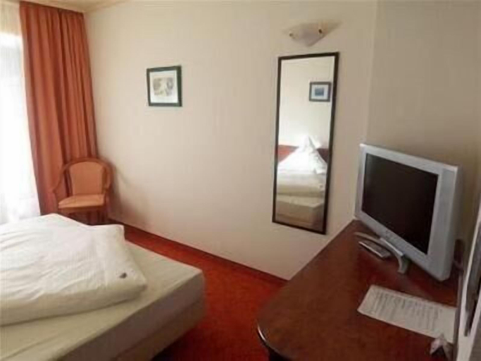 Bedroom 3, Hotel Alpha, Stuttgart
