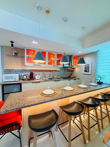 Private kitchen 5, 2BR Tropical Scandi Suite, Parañaque