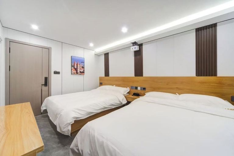 Room 5, Jiumihutong Homestay, Qingdao