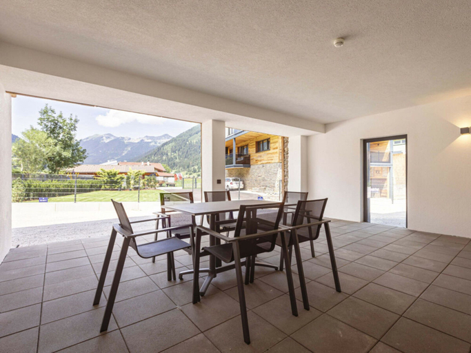Outdoor dining, Apartment in Lermoos With Terrace, Reutte