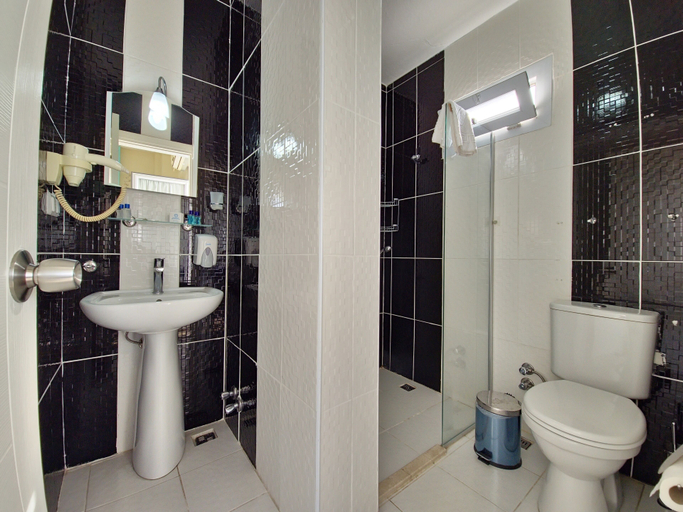Bathroom 5, Şirin Baba Otel, Fethiye