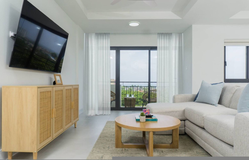 Room 1, Azure 6th Floor Luxury 2bdrm Condo Walk to Beach