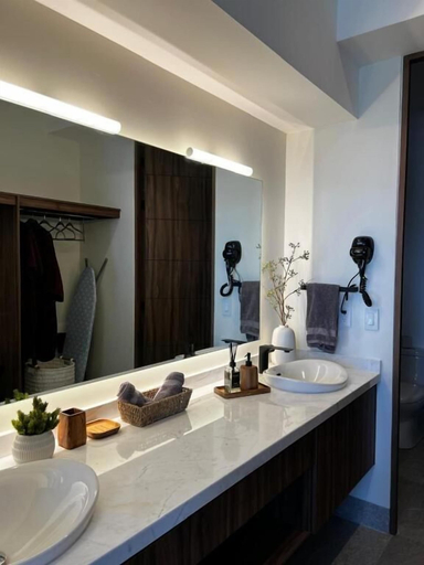 Bathroom 5, Torre Omega Black, Jesús María