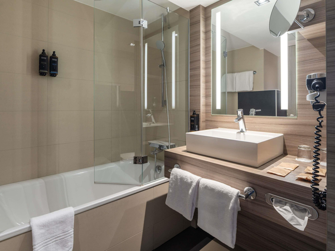 Bathroom 4, Hotel Mercure Salzburg City, Salzburg