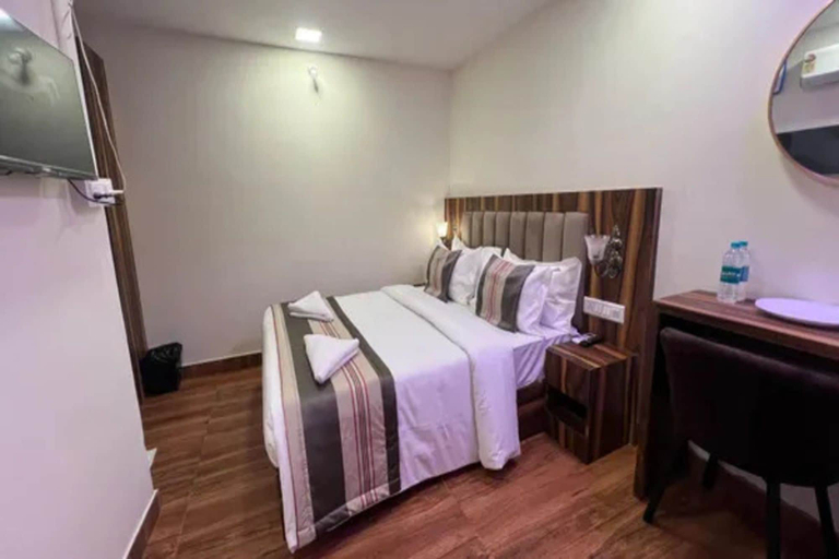 Room 4, Fabhotel Prime I Palace Indiranagar, Bangalore