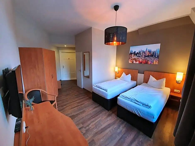 Bedroom 4, Hotel Friedensbruecke, Greiz