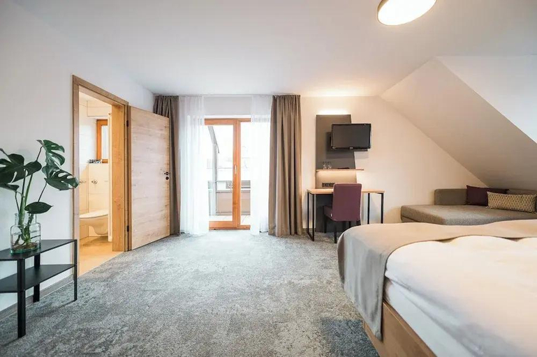 Bedroom 3, Hotel Goldener Engel, Breisgau-Hochschwarzwald