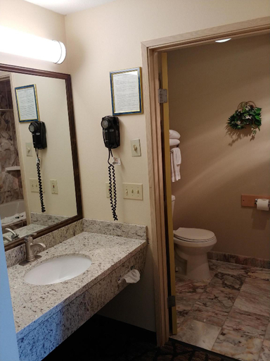 Bathroom 4, Harborside Inn, Jefferson