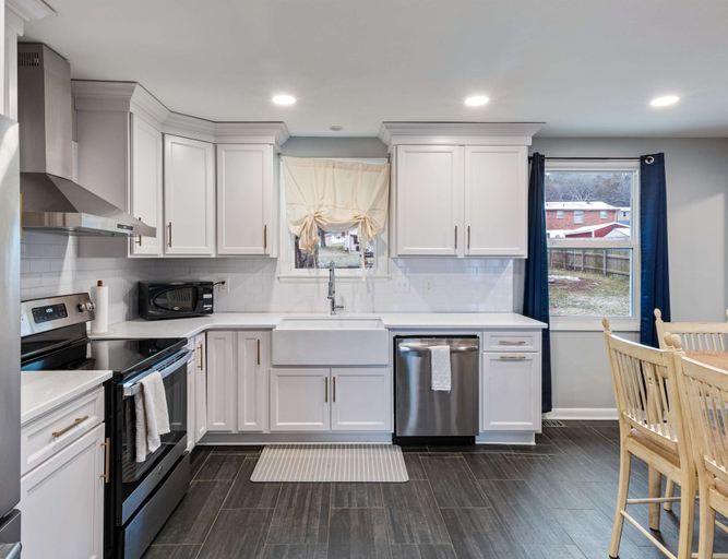 Private kitchen 3, Cozy Hideaway - Min From The Factory at Franklin, Williamson