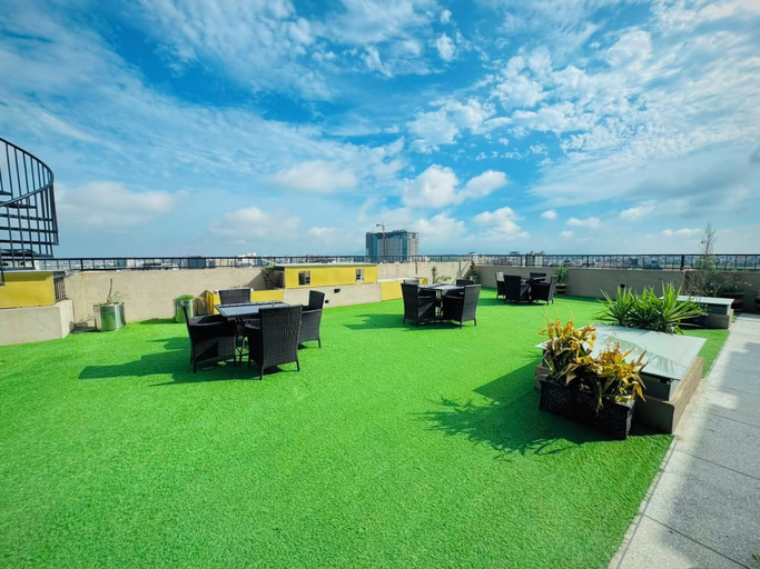 Outdoor dining, Redline Premier Hotel, Islamabad
