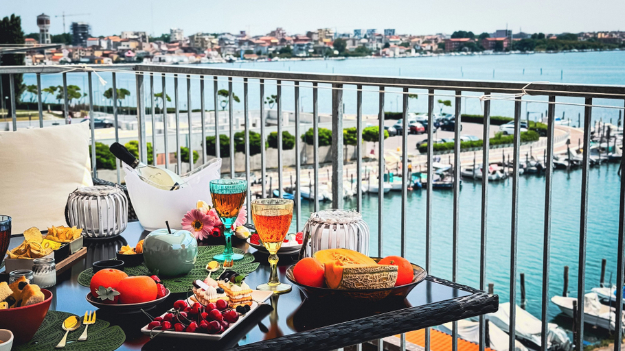 Food & Drinks 4, Canal Bellavista by Ca-sa Check, Venezia