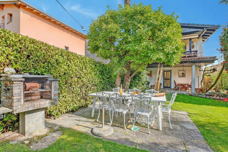 Outdoor dining 1, Casa Viola Garden in Losone for 4, Locarno