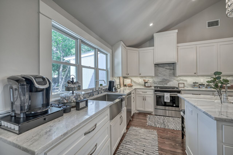 Private kitchen 3, Modern Luxurious Home With Game Room, Gillespie