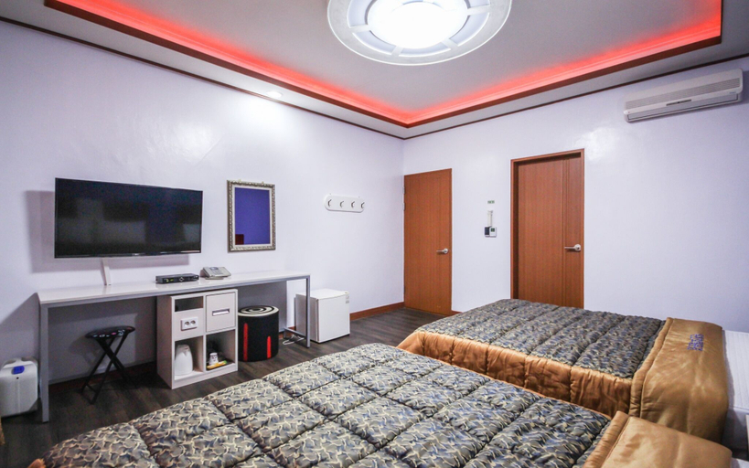 Bedroom 2, Mungyeong Oncheon Hotel, Mungyeong