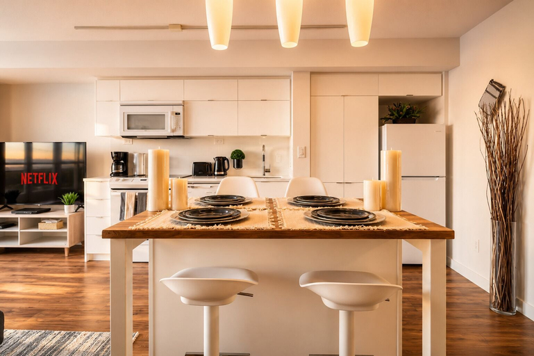 Private kitchen 5, Waterfront Luxury Escape, Toronto