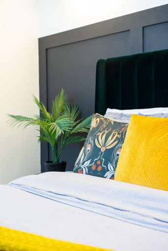 Room 5, Linford Luxe Quiet 1-bed Retreat in Milton Keynes, Milton Keynes