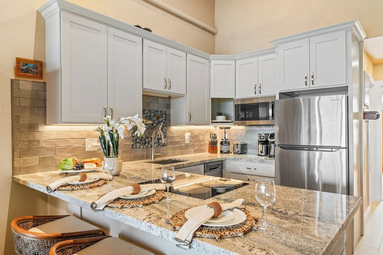 Others 4, Oceanfront 2BD Whale Watching Retreat - Kulakane 307, Maui