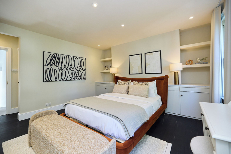 Room 5, Notting Hill Floor by Floor, London