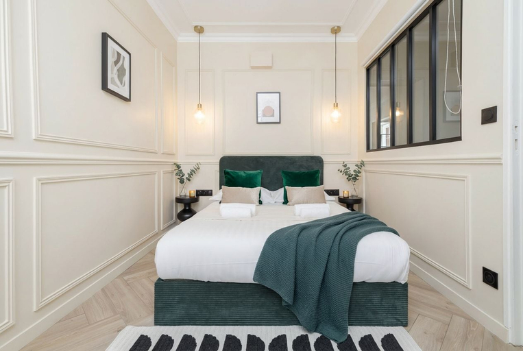 Bedroom 3, Poetic Stay - Louvre, Paris