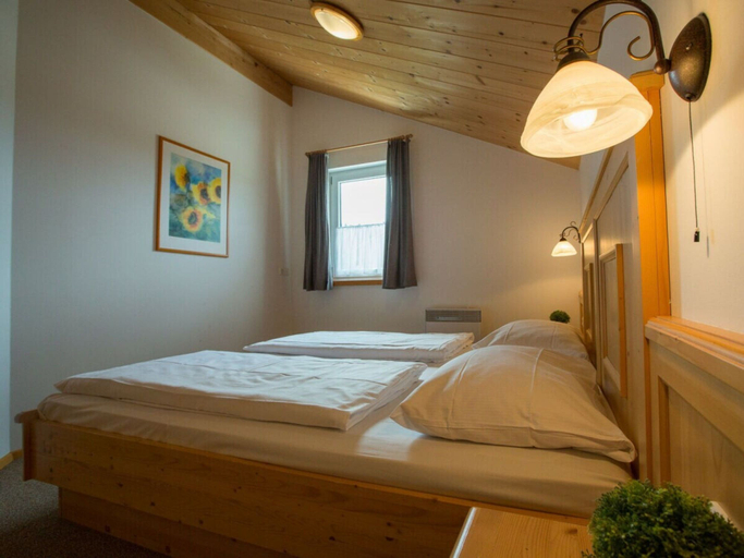 Room 2, Cabin in Annaberg With Swimming Pool, Hallein
