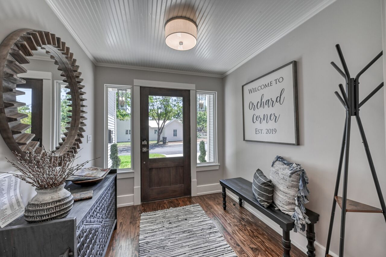 5, Modern Luxurious Home With Game Room, Gillespie