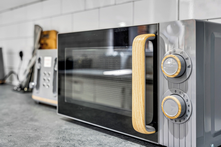 Microwave, House Sleeps 6 With BBQ and Patio, Stoke-on-Trent