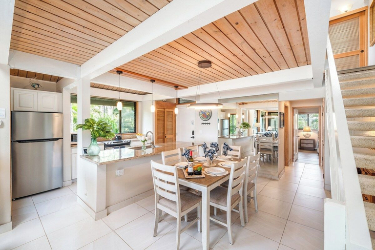 Interior 2, Spacious 2BD Condo w Oceanviews and Sunsets - Kahana Village 17, Maui