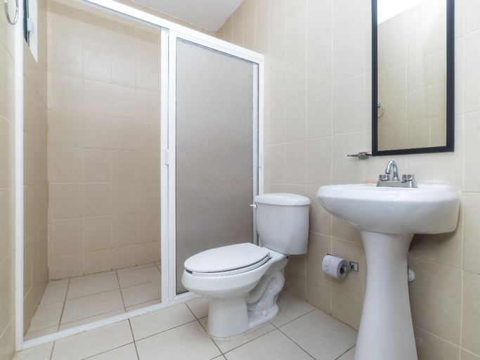 Bathroom 4, Hotel Santa Cruz, San Juan de los Lagos, San Juan de los Lagos