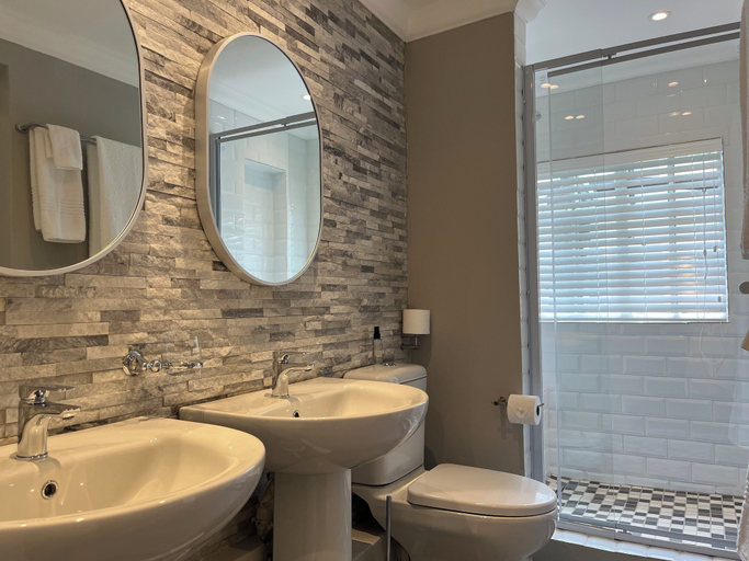 Bathroom 3, Patcham Place B&B, Thabo Mofutsanyane