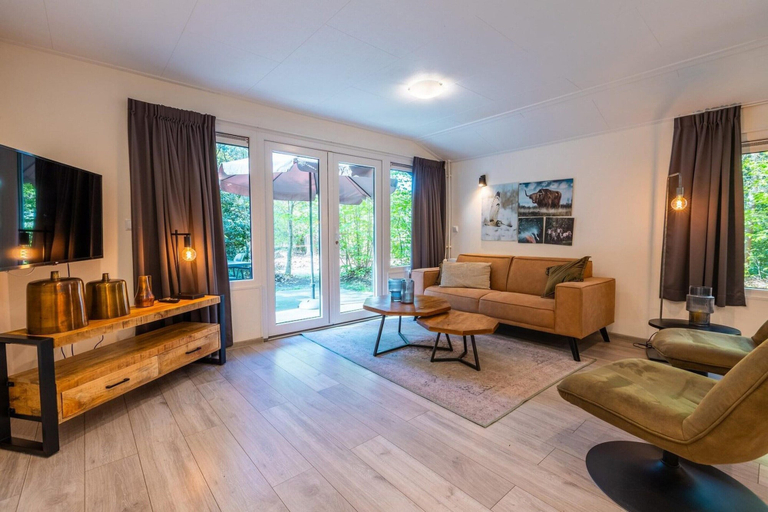 Living room 4, Timber Lodge With Private Garden, Westerveld