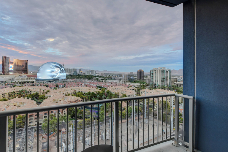 Property grounds 3, Sphere View Luxury Balcony Suites at Platinum Hotel, Clark