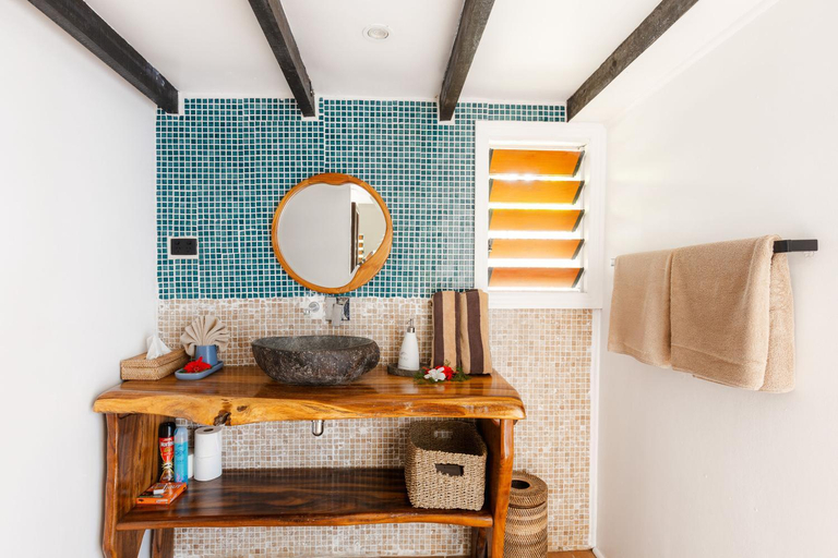 Bathroom 3, Oarsman's Bay Lodge, Ba