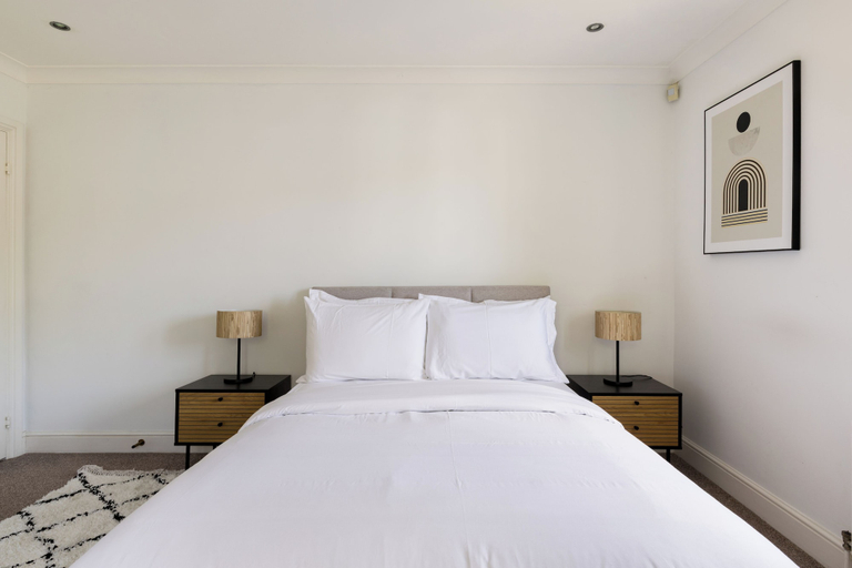 Room 2, Green Light in Brondesbury Park, London
