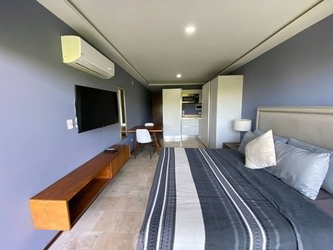 Room 2, Best Location Studio Steps to the Beach, Cozumel