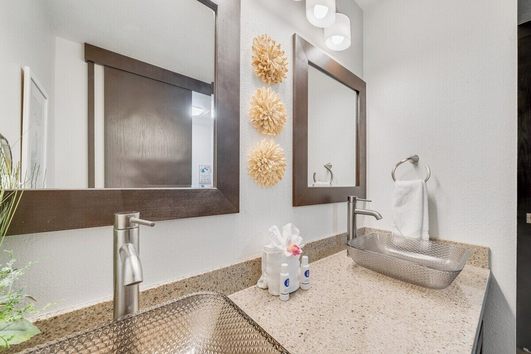 Bathroom 5, Sands of Kahana, Maui