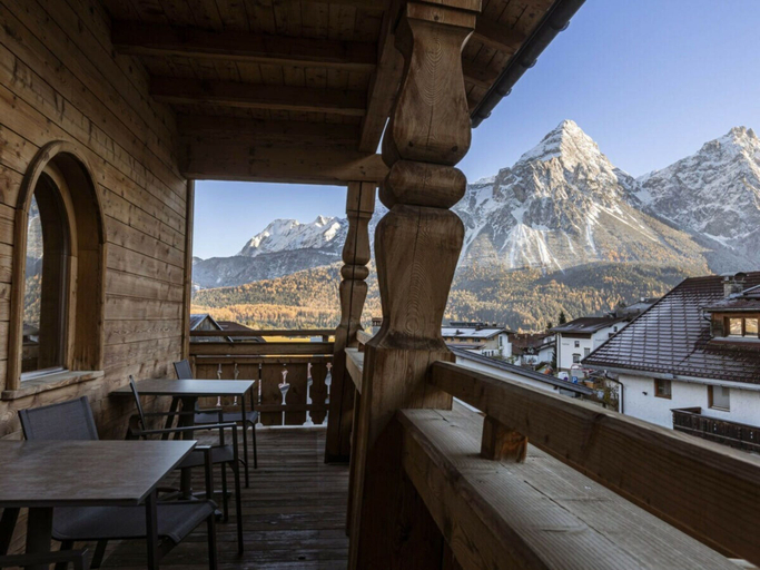 Outdoor dining, Apartment in Lermoos With Balcony and Parking, Reutte