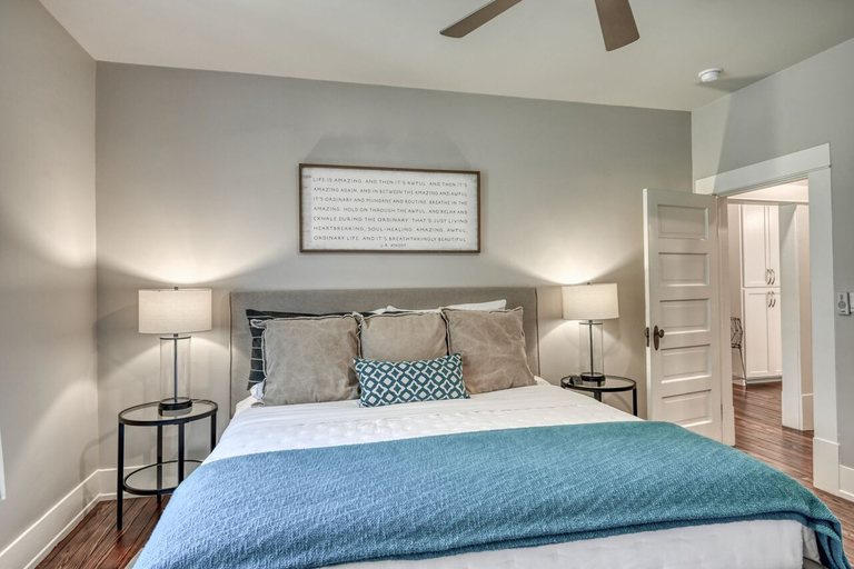 Room 4, Modern Luxurious Home With Game Room, Gillespie