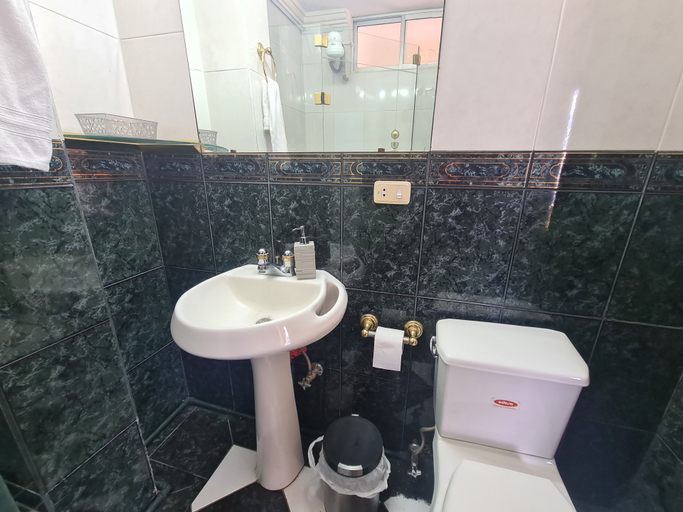 Bathroom 3, Hotel & Suites Gonsalez Suarez Quito, Quito