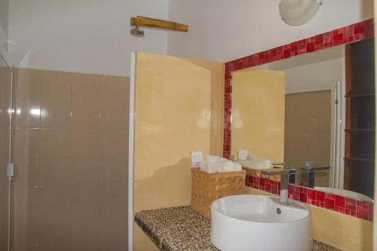 Bathroom 3, Hotel Happy Beach, José Azueta