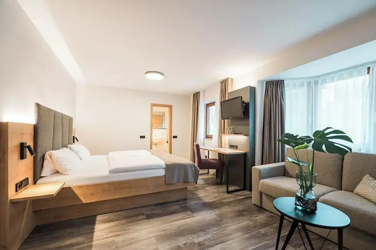 Bedroom 4, Hotel Goldener Engel, Breisgau-Hochschwarzwald