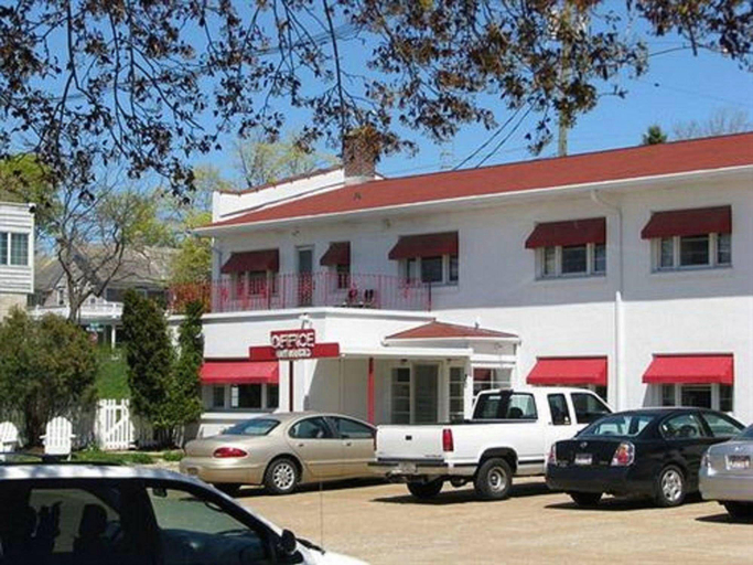 Exterior & Views 1, Holiday Music Motel, Door