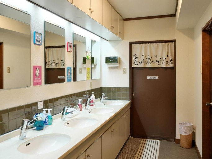 Bathroom 4, Hakuba Goryu Pension Kurumi, Hakuba