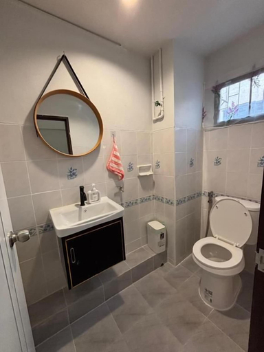 Bathroom 3, The Layover Donmueang Airport Hostel, Don Muang