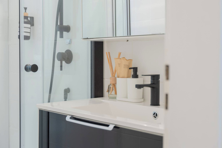 Bathroom 2, Stylish and Central apt 4 Guests 56sqm top Location, Region Hannover